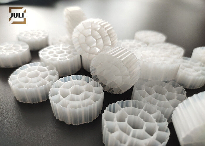 White Color Virgin HDPE Moving Bed Biofilm Reactor 25x10mm For Fish Pond